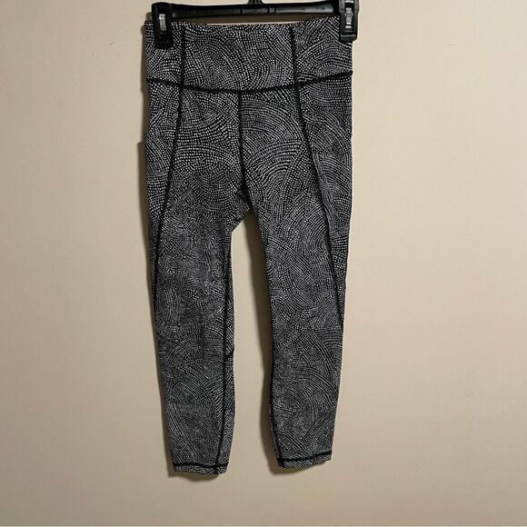 Lululemon Time To Sweat Crop *23" Free Spirit Alpine White Black- Size 4 - Picture 3 of 6